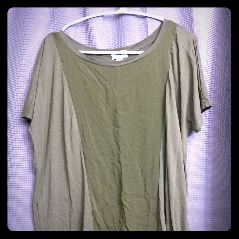 Oversized olive shirt two toned shortsleeved